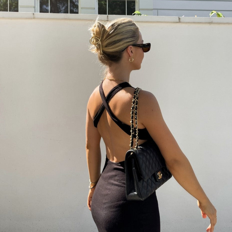 Influencer Chloe Rose @allchloerose styles the Anisa Sojka Gold Twisted Metal Hair Claw Clip