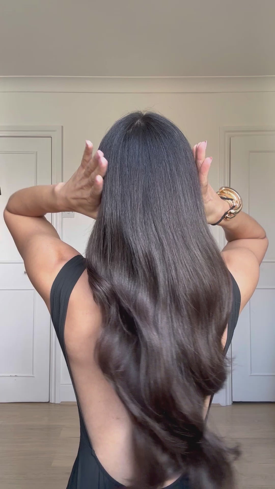 Anisa Sojka Chunky Gold Metal Hair Tie Hairstyle Tutorial