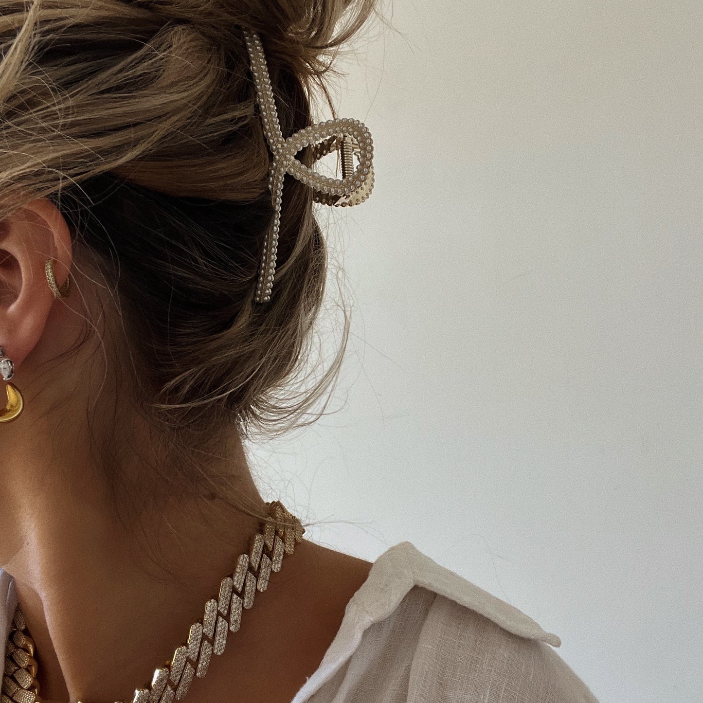 Anisa Sojka Pearl Metal Hair Claw Clip