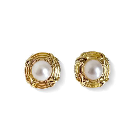 Anisa Sojka Chunky Pearl Earrings
